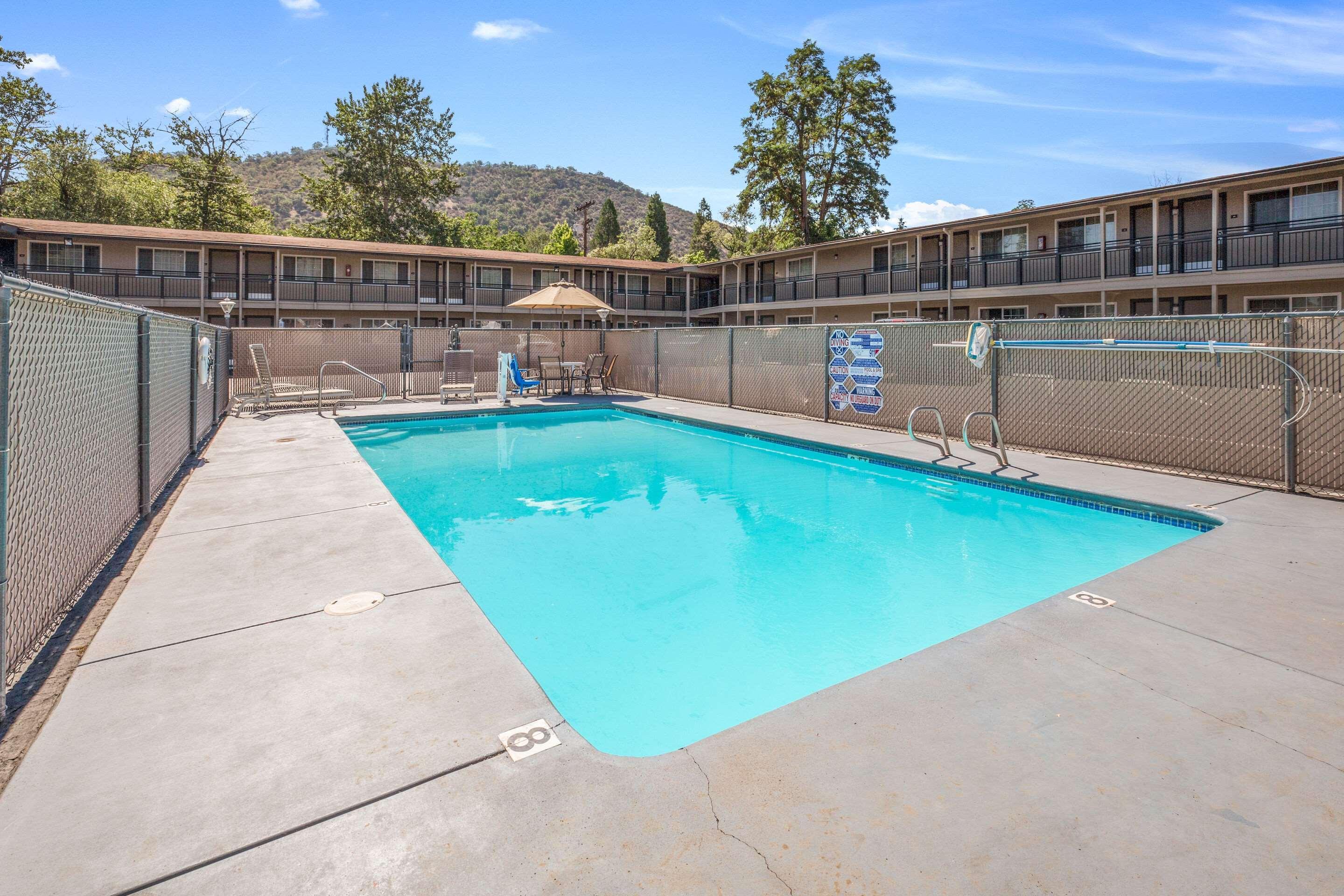 Econo Lodge Inn & Suites Yreka Exterior foto